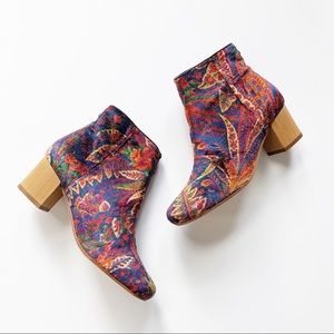 NWOB H by Hudson Garnett Velvet Ankle Booties